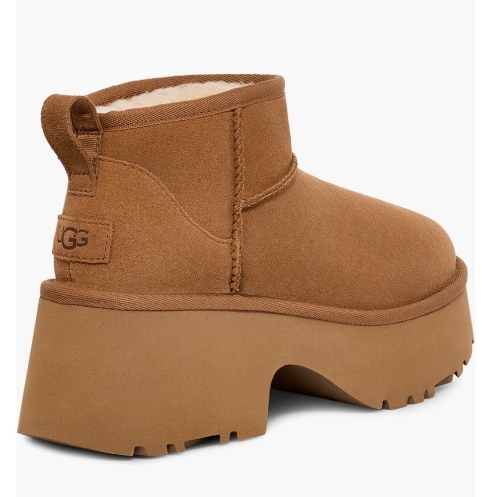 UGG®
Classic Ultra Mini New Heights Platform Boot - Picture 2 of 11